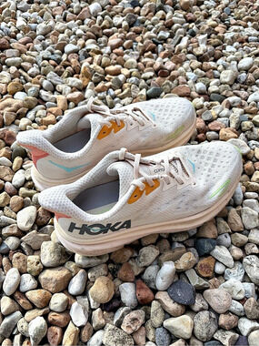 HOKA Clifton 9 Athletic Shoes ivory & peach